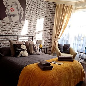 Deluxe Zimmer mit Kingsize-Bett